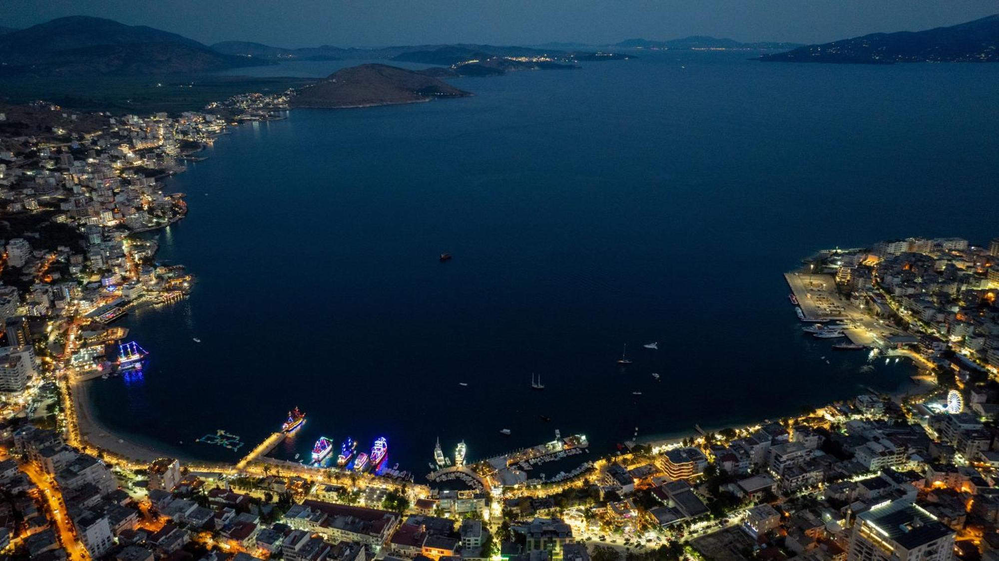 Euphoria Apartments Sarandë Esterno foto