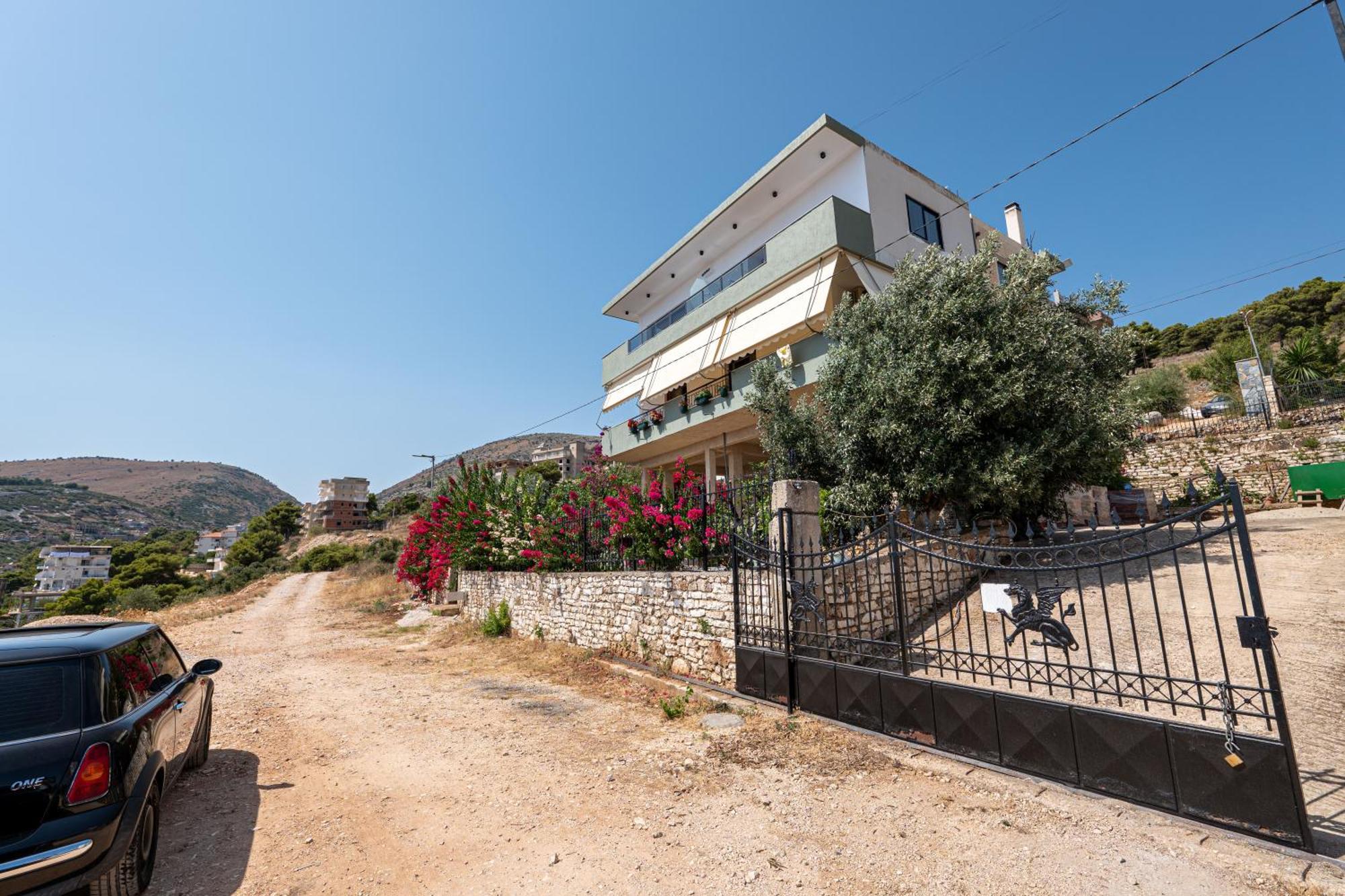 Euphoria Apartments Sarandë Esterno foto