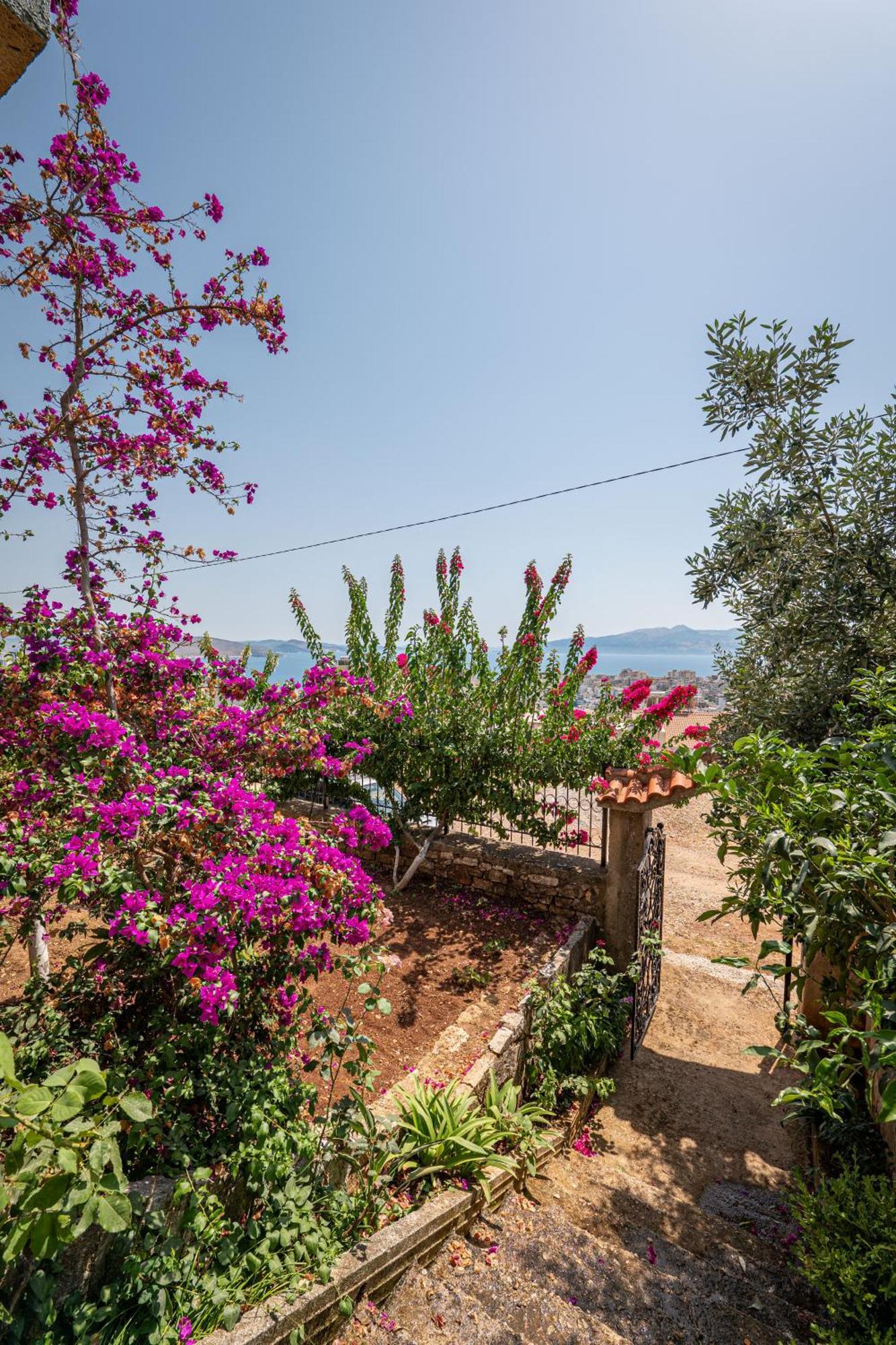 Euphoria Apartments Sarandë Esterno foto